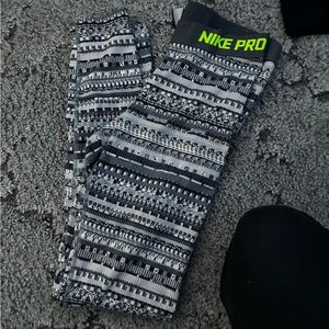 Nike Pro Black and Gray Patterned Leggings